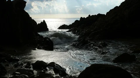 Sea wave hit the rock shore seascape with skyline horizon Vídeos de archivo 90491709