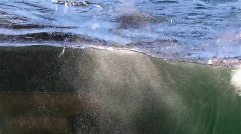 Sea wave through the porthole Vidéo 59094076