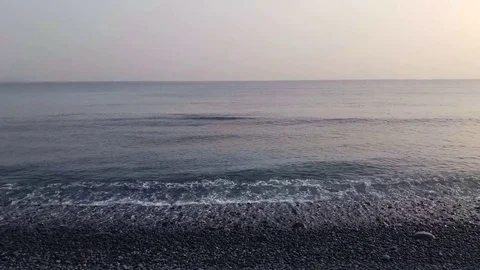 Sea waves and beach in sunset time Vídeos de archivo 81570088