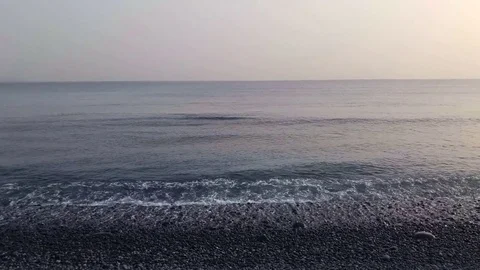 Sea waves and beach in sunset time Vídeos de archivo 81570116