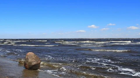 Sea waves and stone on the beach Stock-Footage 74165227