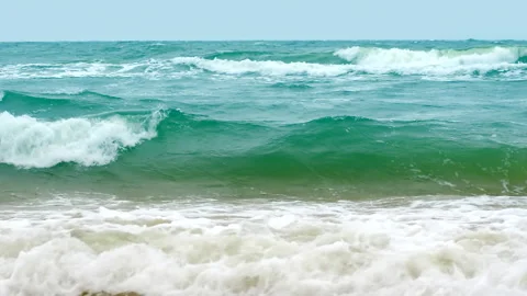 Sea waves on the background blue sky, horizon scene by the coast beach. 库存影片 241007195