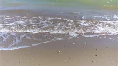 Sea ​​waves on the beach Video stock 87322916
