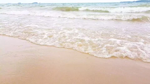 Sea waves on the beach 動画素材 90645346