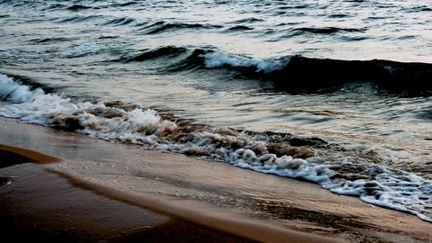 Sea waves on beach at sunset time, sunlight reflect on water surface. Beautiful 스톡 동영상 110783317