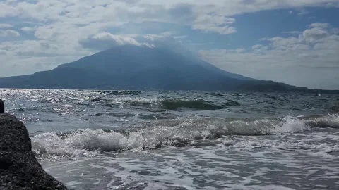 Sea waves break on the rocky shore 動画素材 337697105