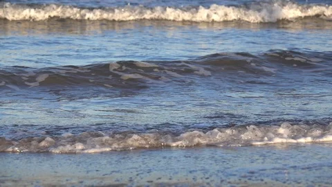 Sea waves breaking in slow motion Video stock 86489030
