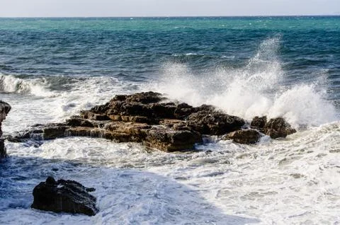 Sea waves breaks at rocks Фото