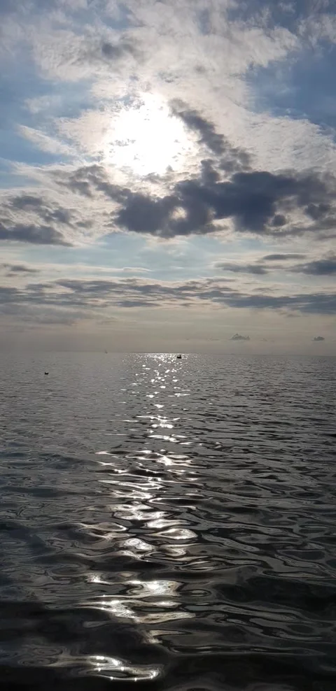 Sea ​​/ waves / calm / sun / clouds Stock Footage 140818460