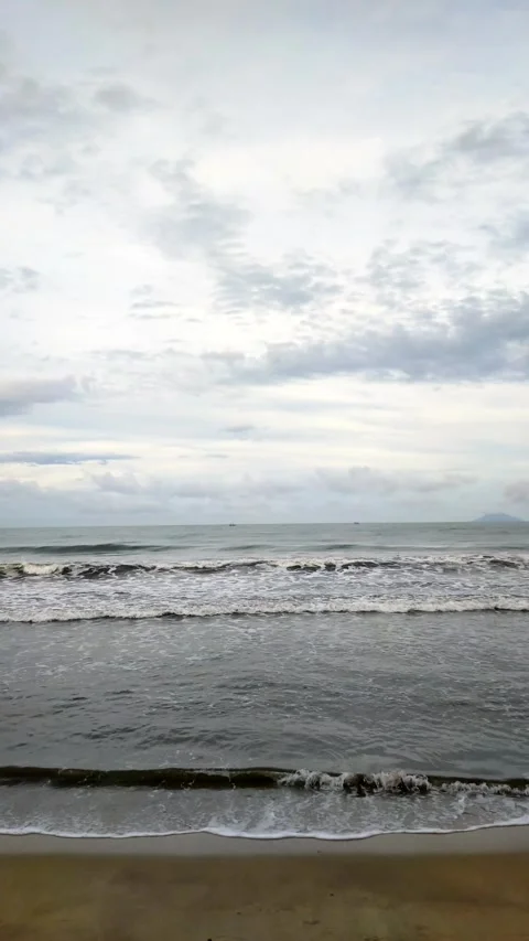 Sea waves to the coast. beach view with water waves Stock Footage 293372178