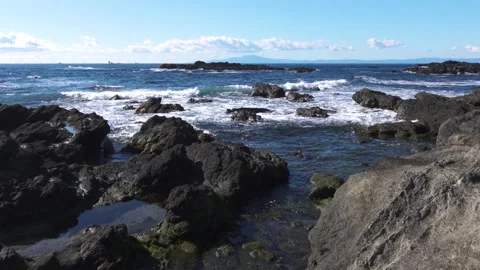 Sea waves crashing on the rocks in Jogashima island, Kanagawa Prefecture, Japan 動画素材 151433341