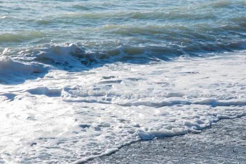 Sea waves on empty beach at low angle Stock-Fotos