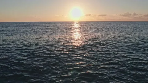 Sea waves flying over the surface at sunrise reflect the blue and orange co.. Video stock 224476878