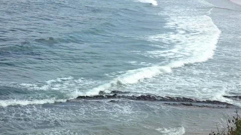 Sea waves hitting the shore Video stock 81080248