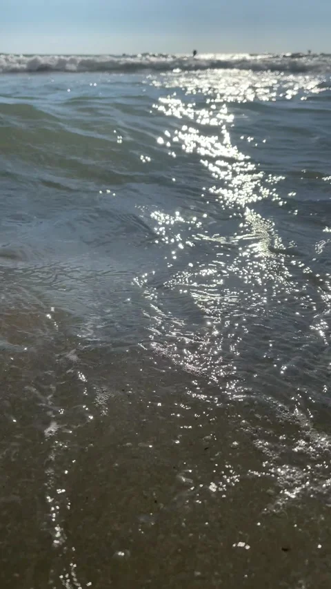 Sea Waves Hitting the Shore | Ocean Surf on Sandy Beach 4K Stock Footage 库存影片 204779248
