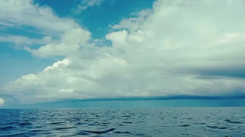 Sea, waves, horizon, clouds Видео 337939696