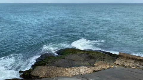Sea waves lash line impact rock on the beach, rock beach Stock-Footage 164870042