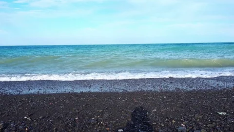 Sea waves roll on the pebble beach 스톡 동영상 82437512