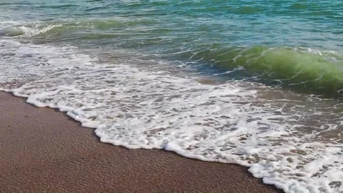 Sea waves roll on the shore. Stock Footage 139591228