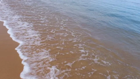 Sea waves rolling onto a sandy beach 库存影片 338537501
