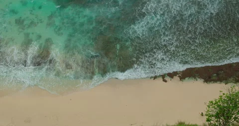 Sea waves rolling onto sandy shoreline of Diamond Beach in Bali Nusa Penida Stock-Footage 327755384