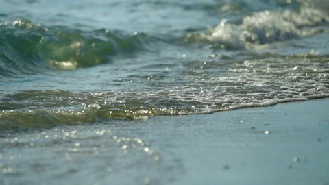 Sea waves rolling in slow-motion Video stock 212744173