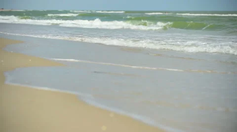 Sea waves on sandy beach Vídeo Stock 42190149