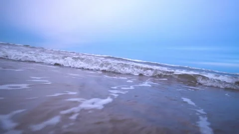 Sea waves slowly roll on the shore 스톡 동영상 234214031
