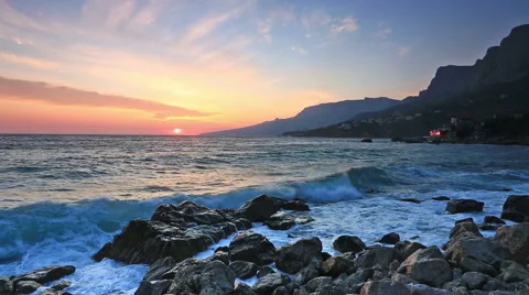 Sea waves with splashes break about stones early in the morning at sunrise 스톡 동영상 42971559