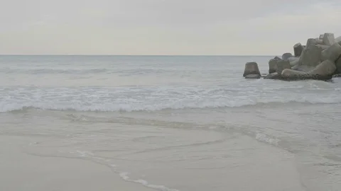 Sea waves splashing on the rocks Video stock 83701267