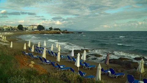 Sea, waves, spray, shore. Empty beach. Stock-Footage 79992283