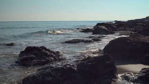 Sea, waves, spray, shore. 動画素材 80518003
