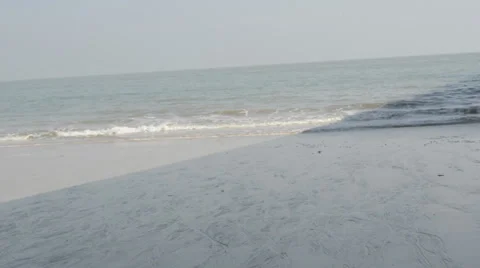 Sea waves under the bridge 库存影片 28012590