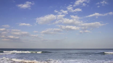 Sea waves under sky at time lapse Stockbeeldmateriaal 45522360