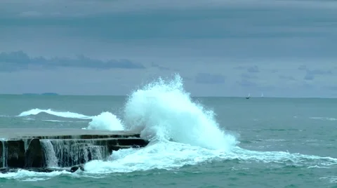 Sea waves in a very cloudy day Stock Footage 57532104