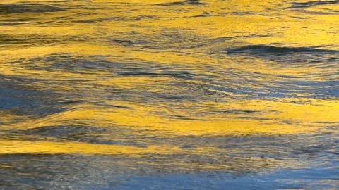 Sea waves with yellow colour reflections. Stock-Footage 91644002