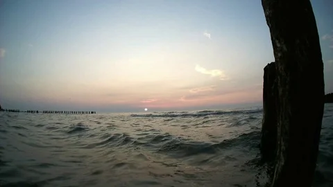 Sea weave breaker while sunset 動画素材 121683038