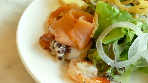 Seafood salad with fresh vegetable Video stock 81929442