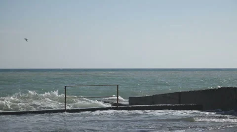 Seafront and pier with huge waves Stock-Footage 2923466