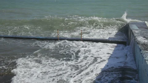 Seafront and pier with huge waves Stock-Footage 2923543