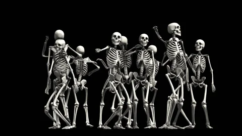 Seamless animation of a skeleton with a sensual dance isolated with alpha Video stock 96684316
