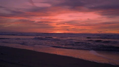 Seamless Cinemagraph Loop - Waves chrashing into the beach after sunset Stock Footage 109174052