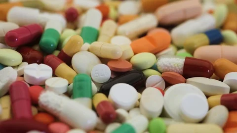 Seamless closeup loop of various pills spinning Stock Footage 95913145
