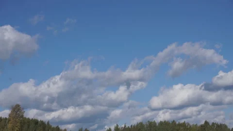 Seamless Clouds Cycles in the blue sky . Video stock 95032377