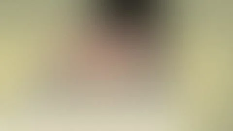 Seamless loop background in 4K with a soft gradient of beige, olive, and dark Stockbeeldmateriaal 309955573