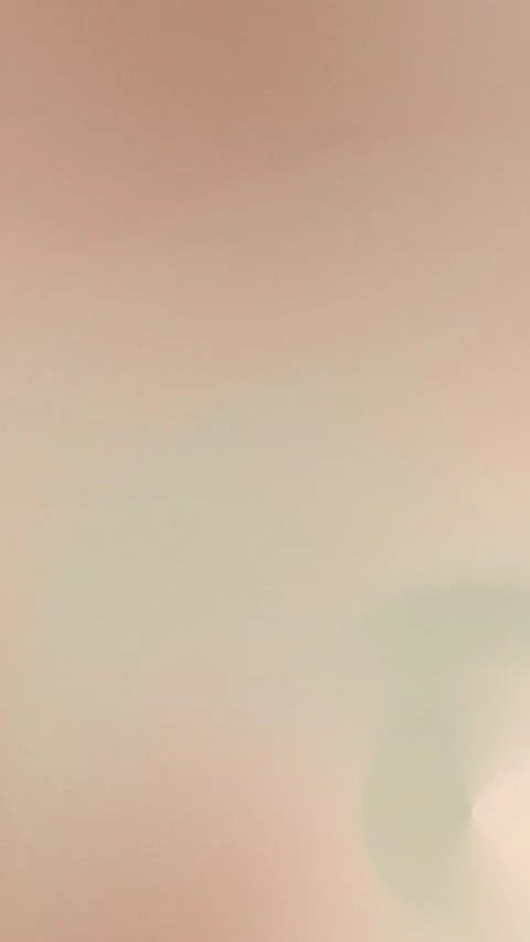 Seamless loop background with soft beige and pink gradient, smooth curves. 4K. Vídeo Stock 309856132