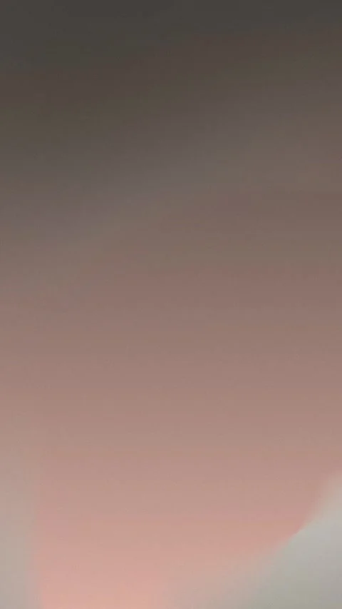 Seamless loop background with soft pastel gradient hues of mauve and pink 動画素材 310143582