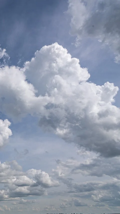 Seamless loop of bright summer sky with soft white clouds. Smooth continuous Stock Footage 335714352
