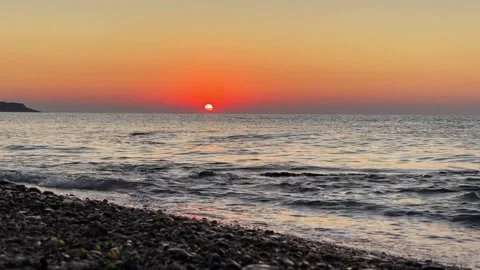 Seamless Loop Golden Sunrise over Ocean Waves 4K 스톡 동영상 331967782