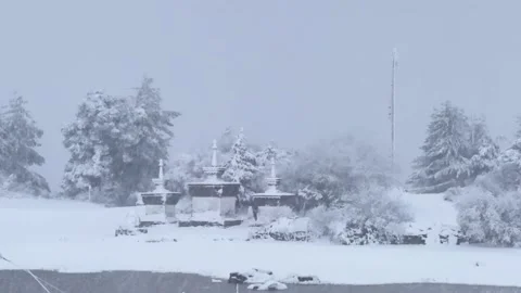 Seamless Loop of Snowing at Tibetan Sacred Site 動画素材 332626635